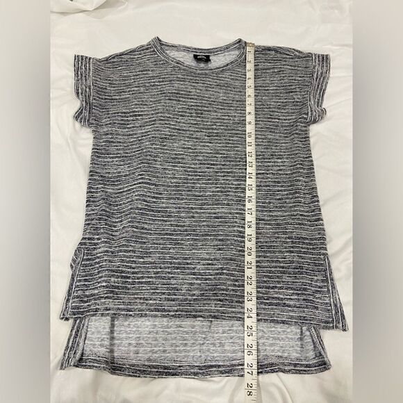 Bobeau stripes pattern slit side T-shirt size small - Picture 8 of 11